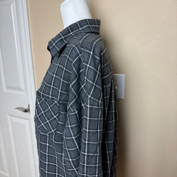 Brandy Melville Oversized Button Down Flannel - Picture 5 of 10